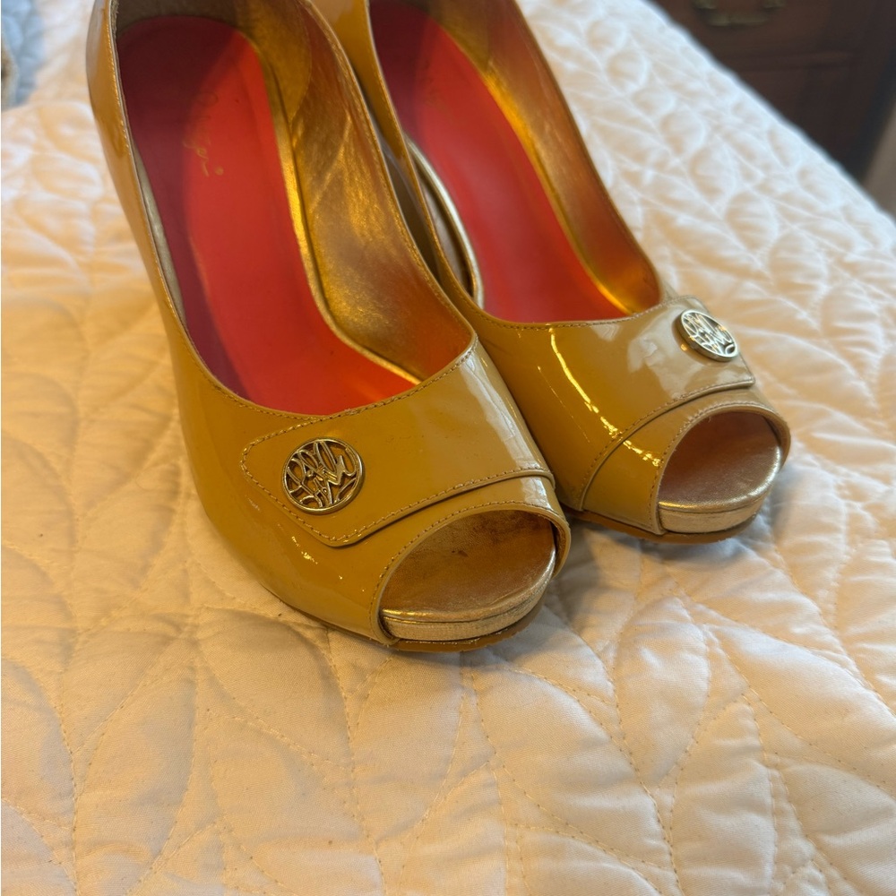 Lilly Pulitzer Gold Peep-Toe Heels